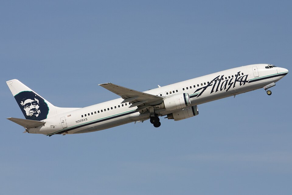 File:Alaska Boeing 737-900 Airwim-2.jpg