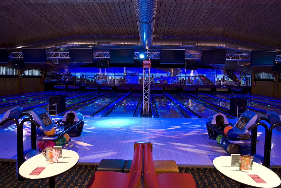 File:Cosmicbowling2.jpg