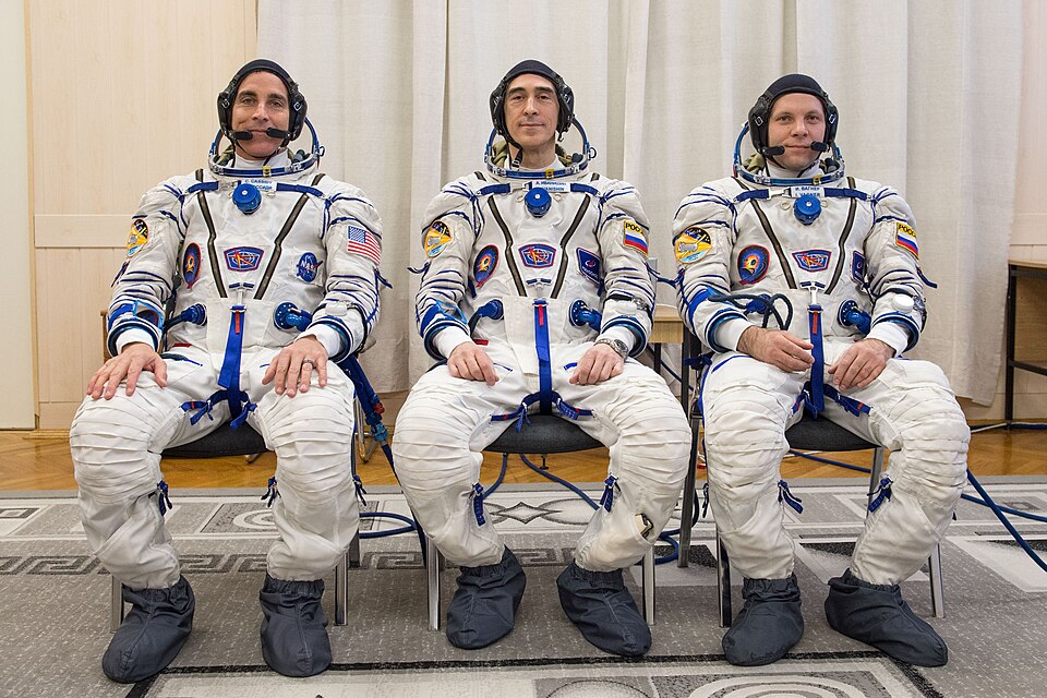 File:Expedition 63 Preflight (JSC2020-E-017082).jpg