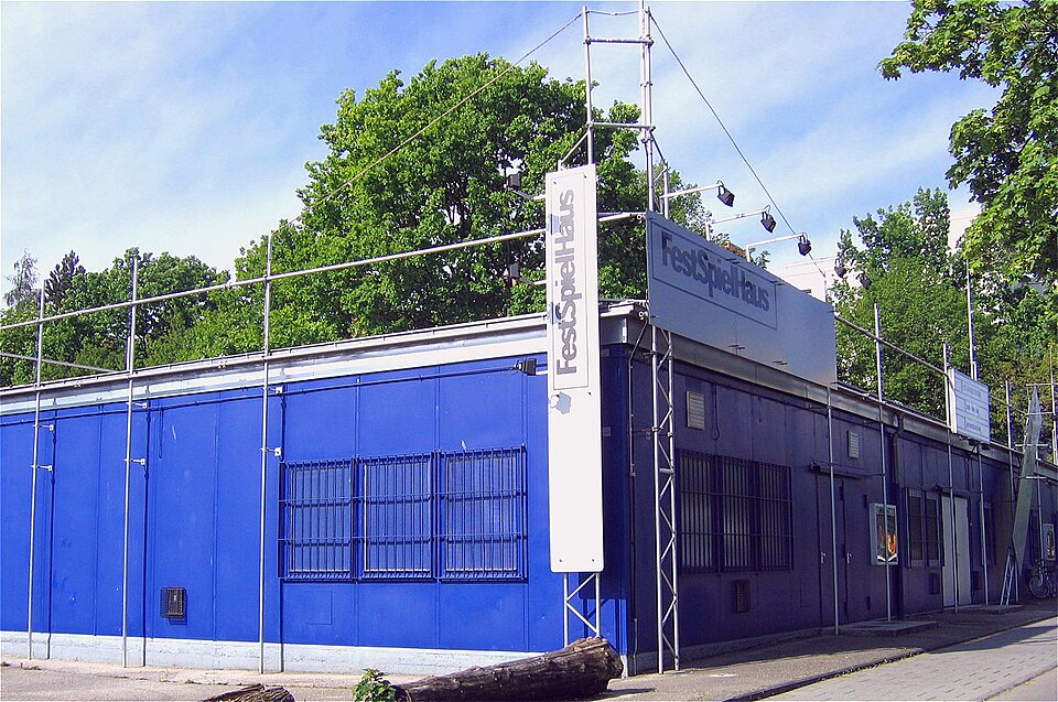 File:Festspielhaus Neuperlach-1.jpg