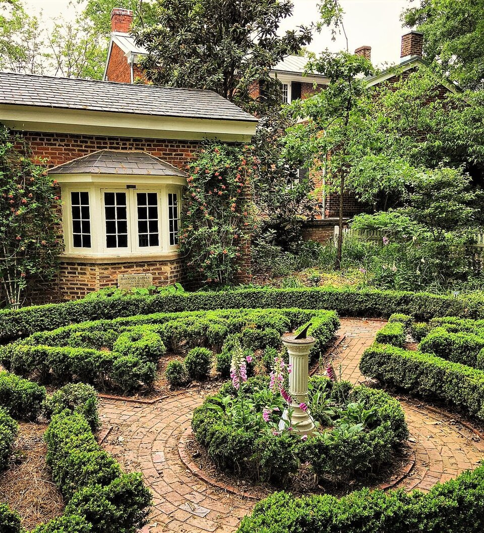 File:Founders Memorial Garden GA.jpg
