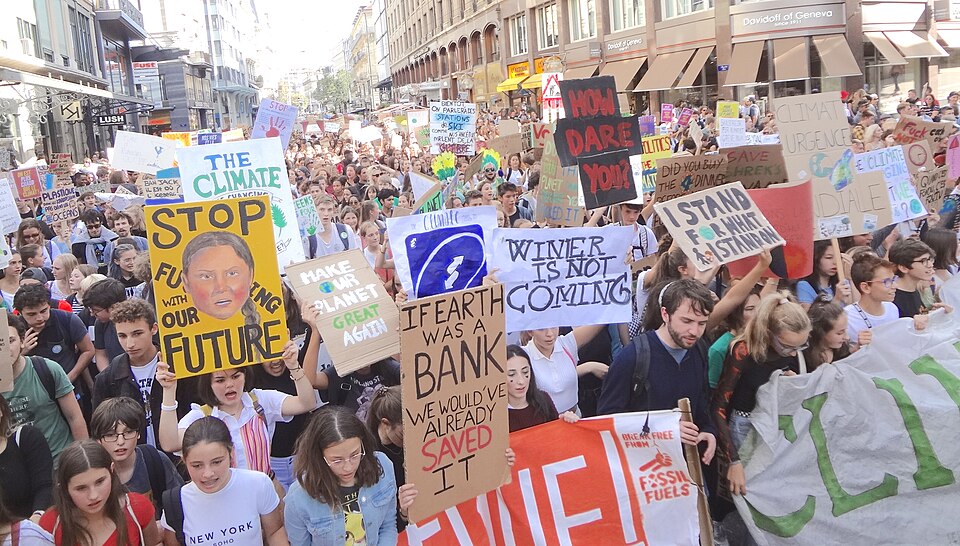 File:GrèveClimatGenève-27sept2019-041-RuesBasses.jpg