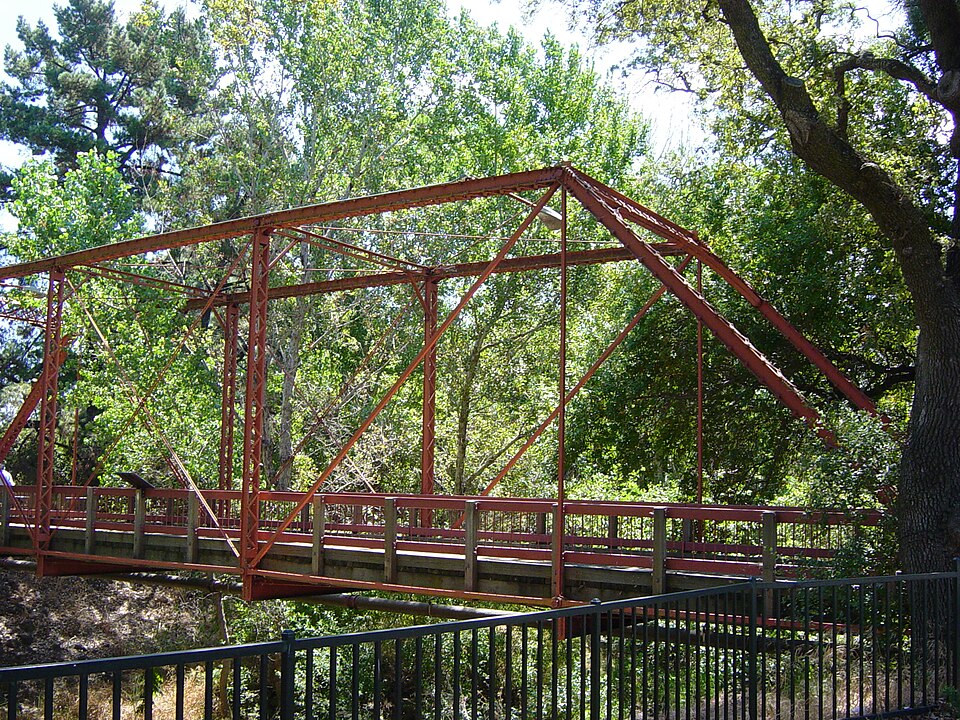 File:LightTrussBridge.JPG