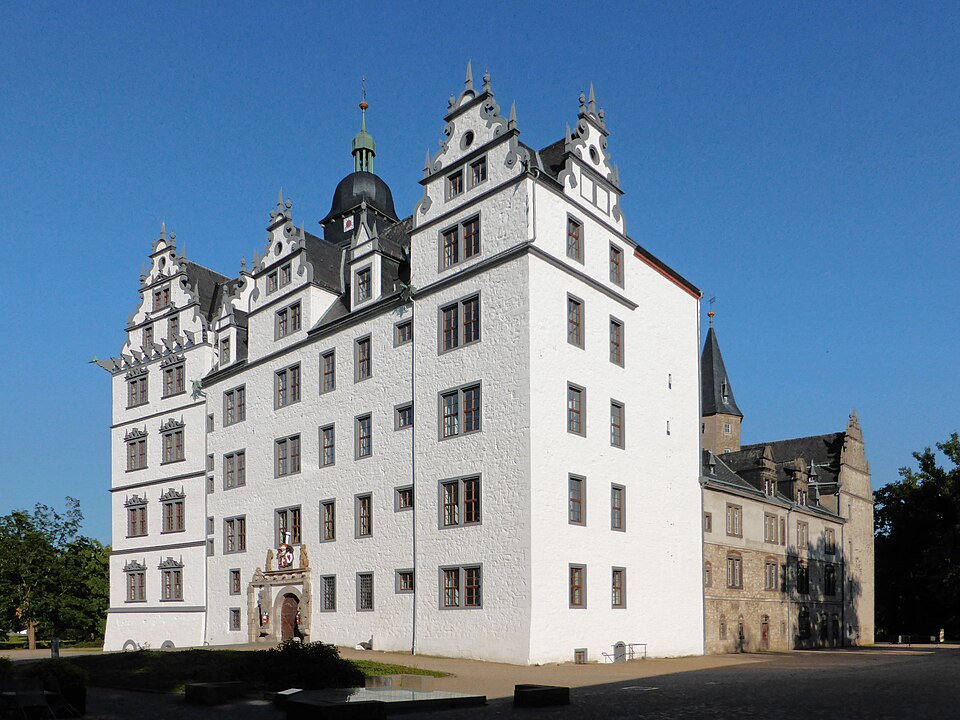 File:Schloß Wolfsburg 2016-1.jpg