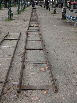 Photo de deux rails de chemin de fer.