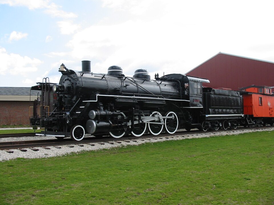 File:2-8-0 at NRM, Green Bay, 20040426.jpg