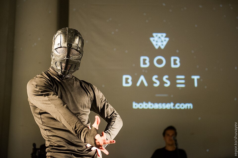 File:Bob Basset's mask - Gogolfest 2.jpg