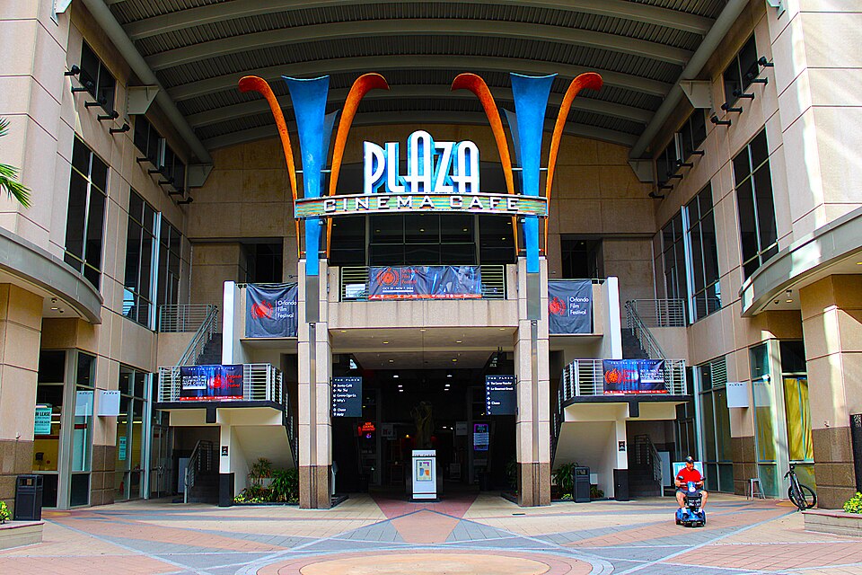 File:CMX Plaza Café 12 - 54118105168.jpg