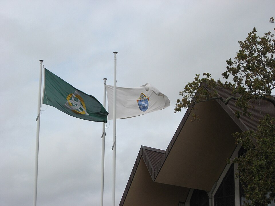 File:Diocese of Auckland flags.jpg