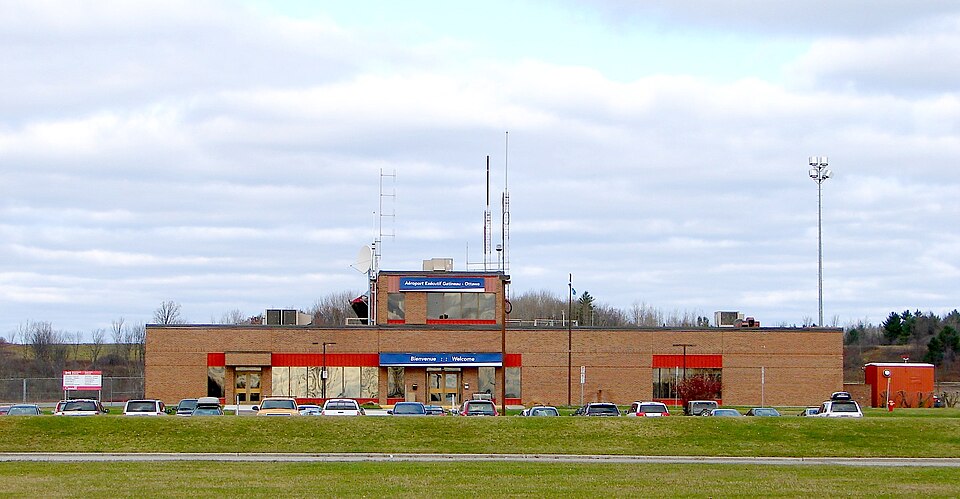 File:Gatineau Airport.JPG