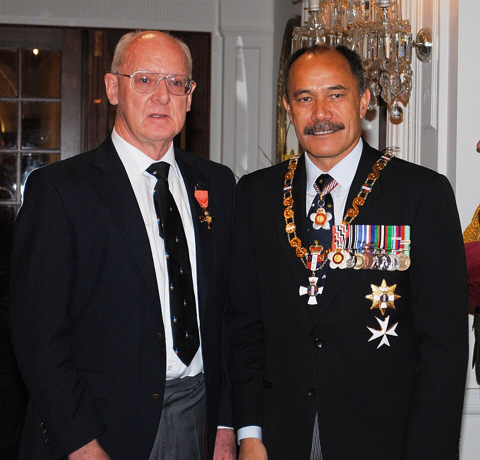 File:Gg-tue-1-may-2012-10-morning-investitures-government-house-wellington-004.jpg