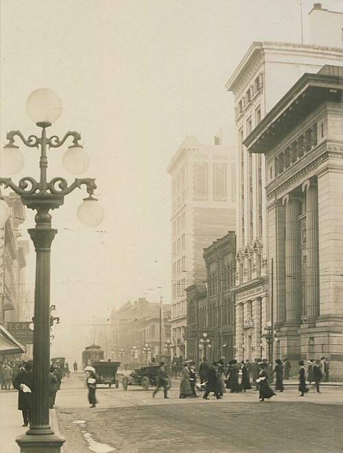 File:Hastings Street, Vanvouver BC (HS85-10-24573).jpg