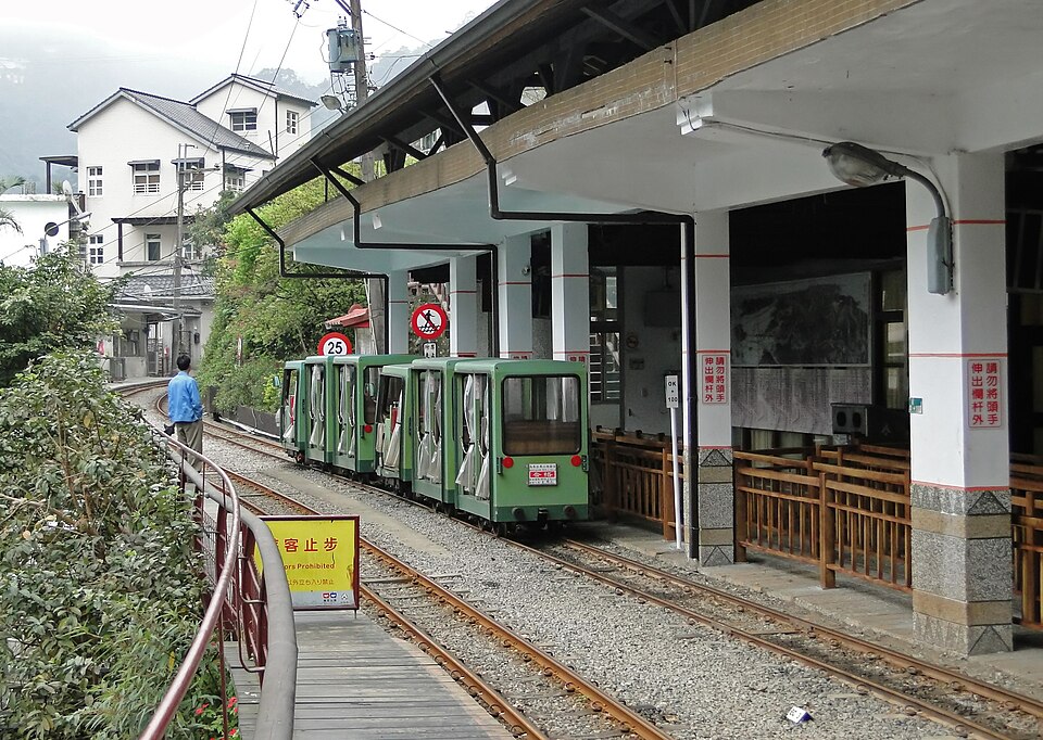 File:Wulai Scenic Train.jpg