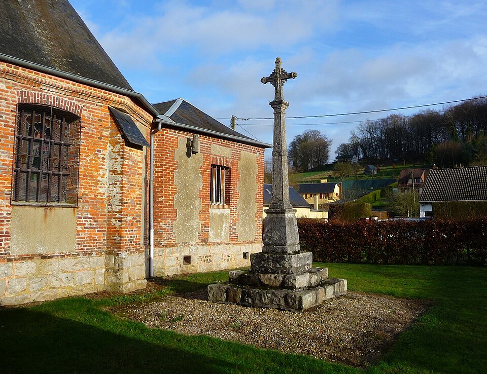 File:Croix de cimetière à Saint-Germain-des-Essourts.JPG