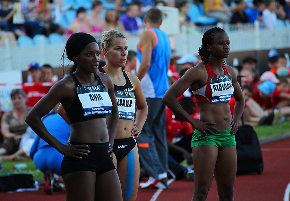 File:Emma Ania, Hanna Mariën 2009.jpg