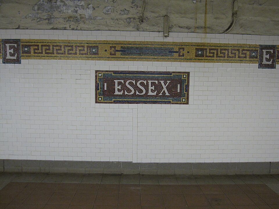 File:Essex Street BMT 9200.JPG