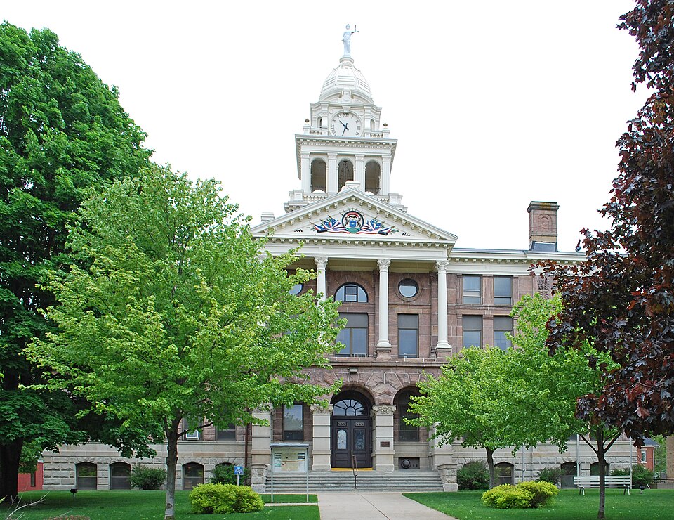 File:IoniaCountyCouthouseIoniaMi.jpg