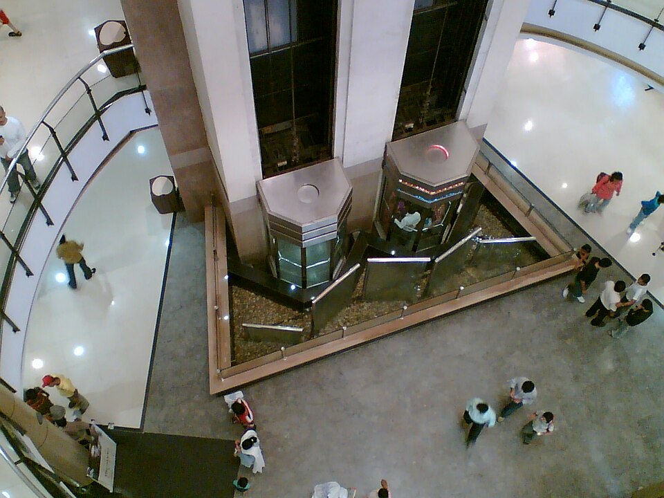 File:R-mall, Mulund, Mumbai.jpg