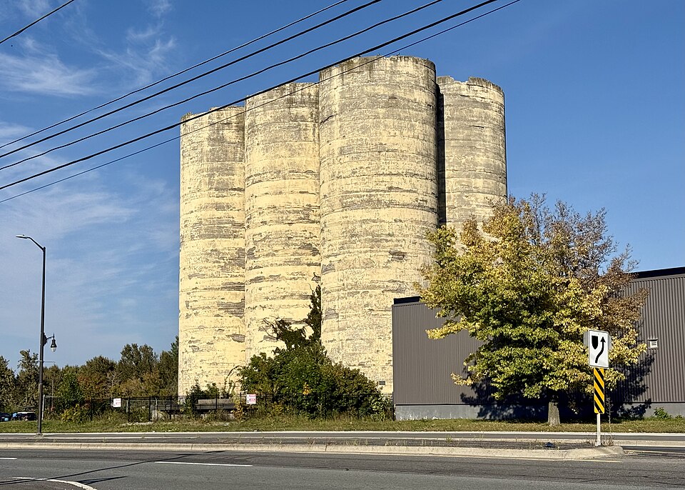 File:Sudbury Flour Mill Silos 2025.jpg