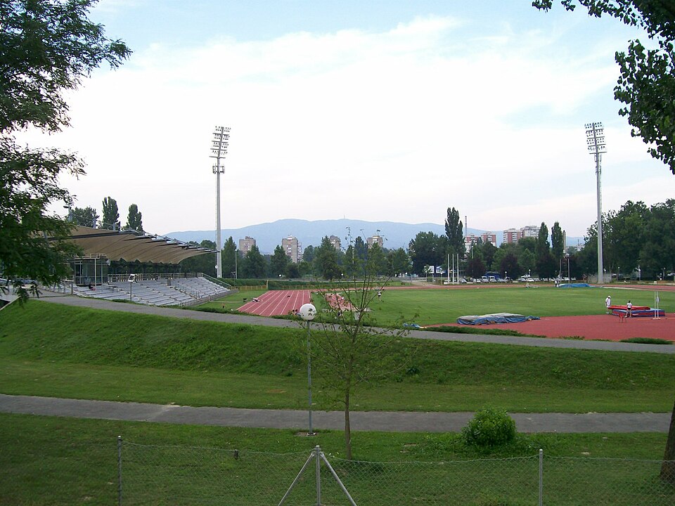 File:Atletska staza Mladost Zagreb.jpg