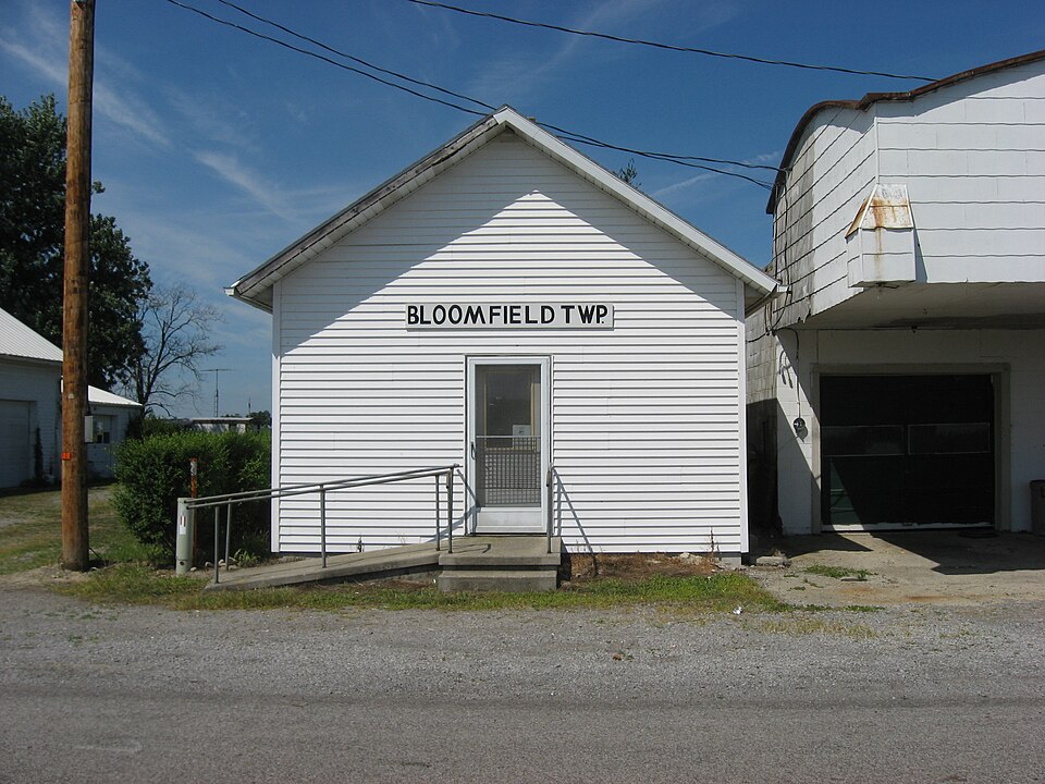 File:Bloomfield Township Hall in Bloom Center.jpg