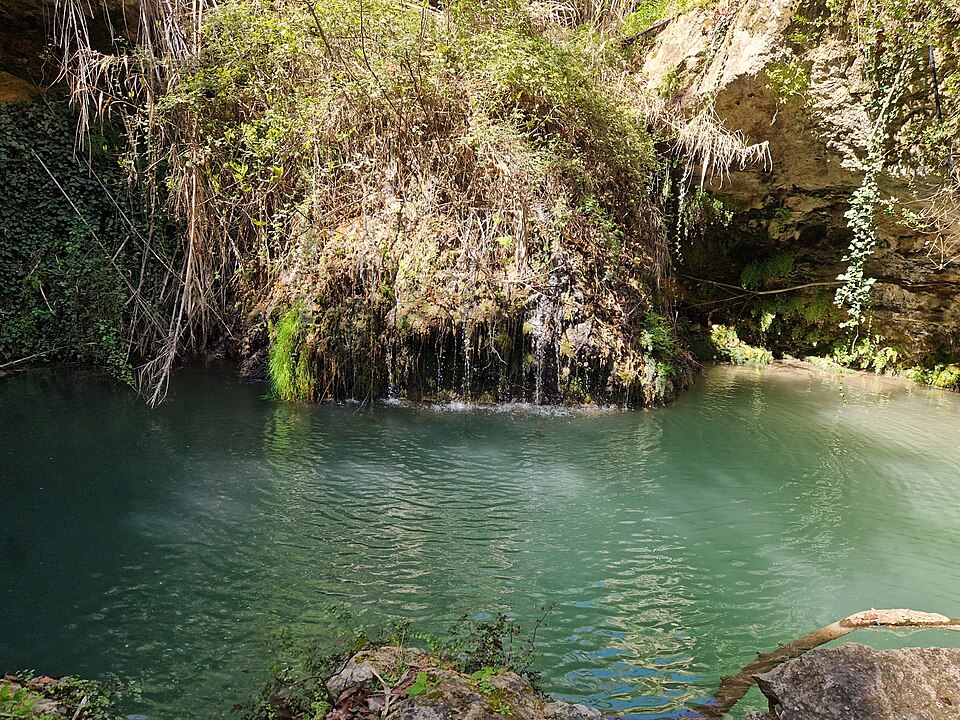 File:Kritou Terra, Cyprus, small Kremiotis waterfall.jpg