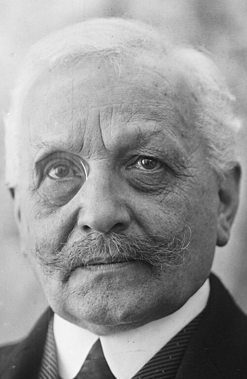 File:Martial Justin Verraux close-up (cropped).jpg