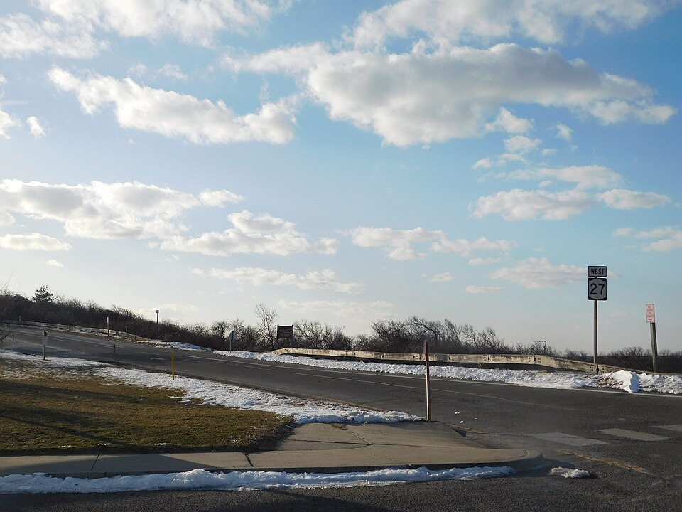 File:NY 27 in Montauk.jpg