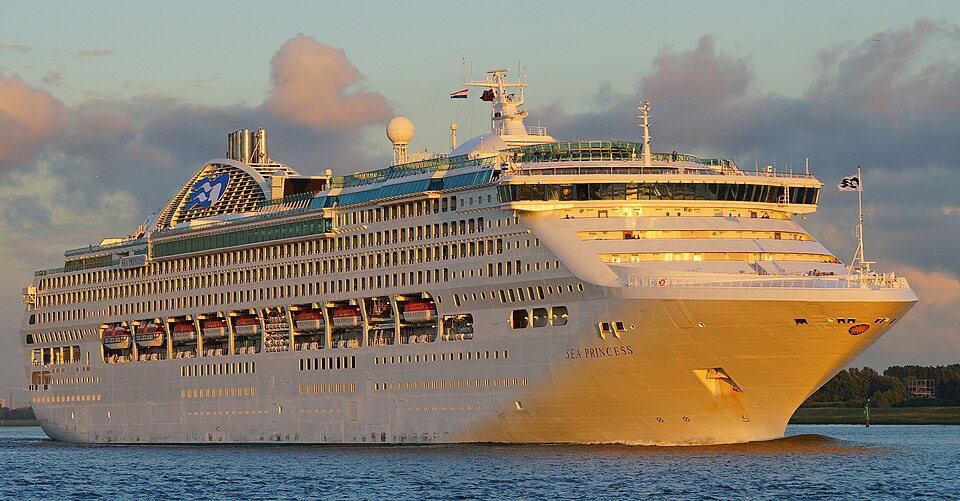 File:SEA PRINCESS (27869564766).jpg