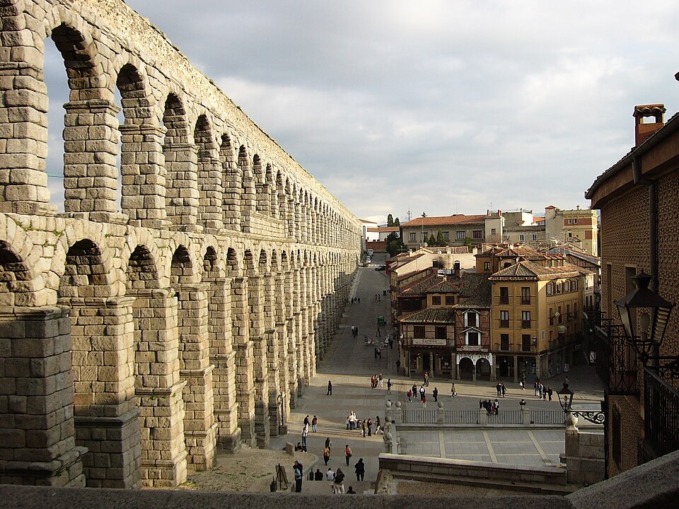 File:AcueductoSegovia04.JPG