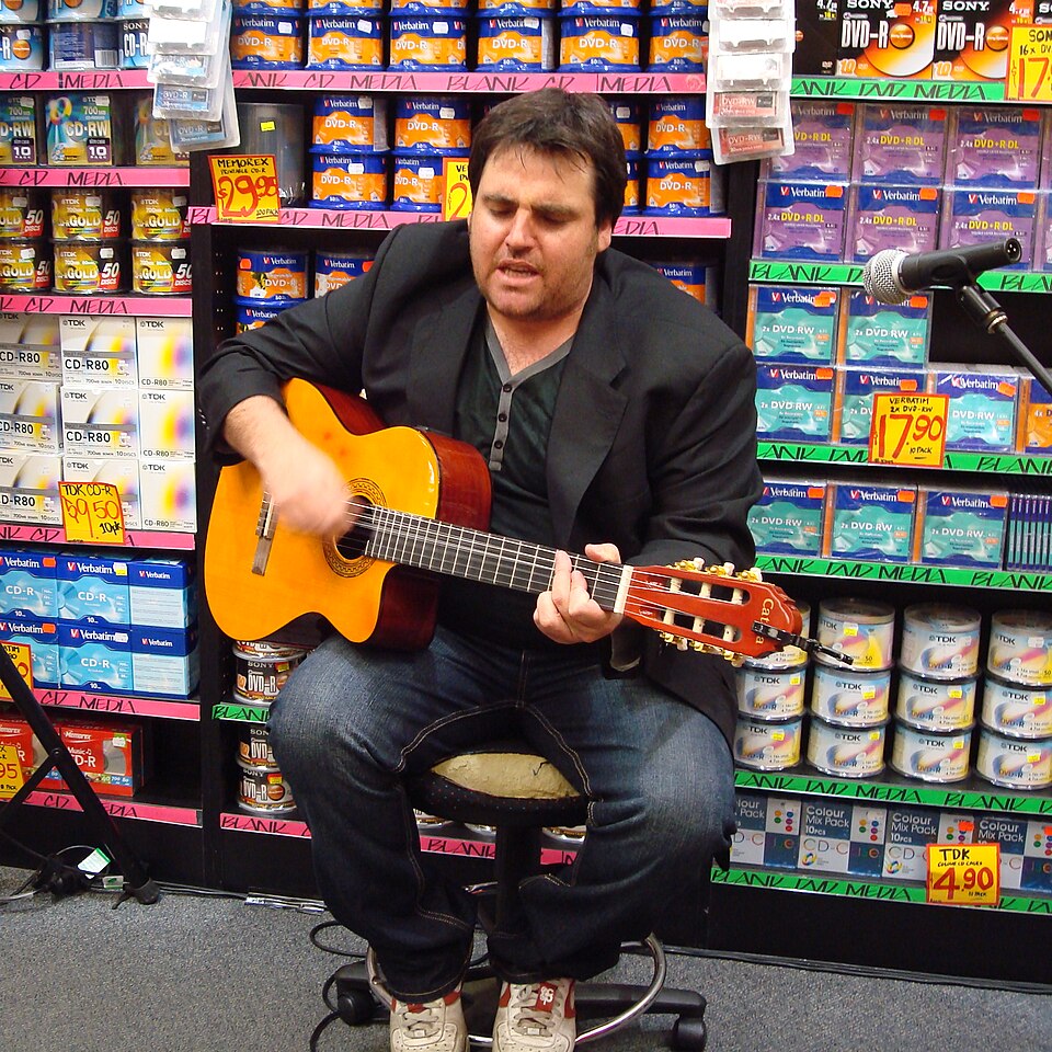 File:Alex Lloyd.jpg