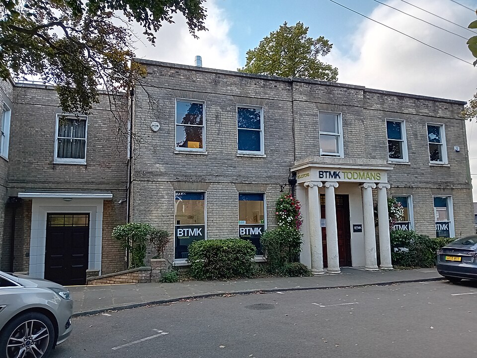 File:Barringtons, Rayleigh.jpg