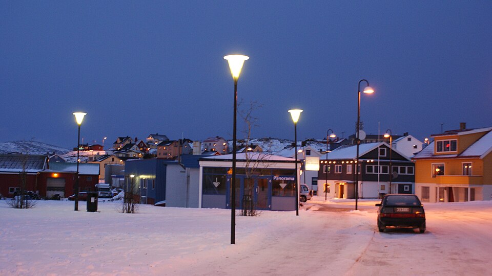 File:Mehamn-polarnight-newsyearsday.jpg