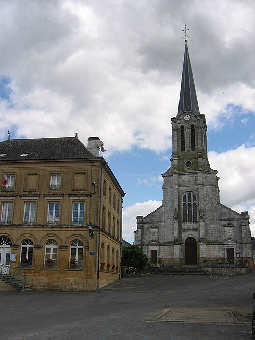 File:Place Thin-le-Moutier Ardennes France.JPG