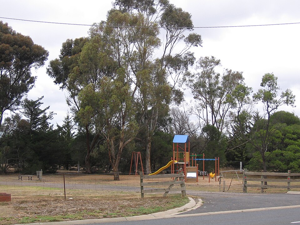 File:ToolernValePark.JPG