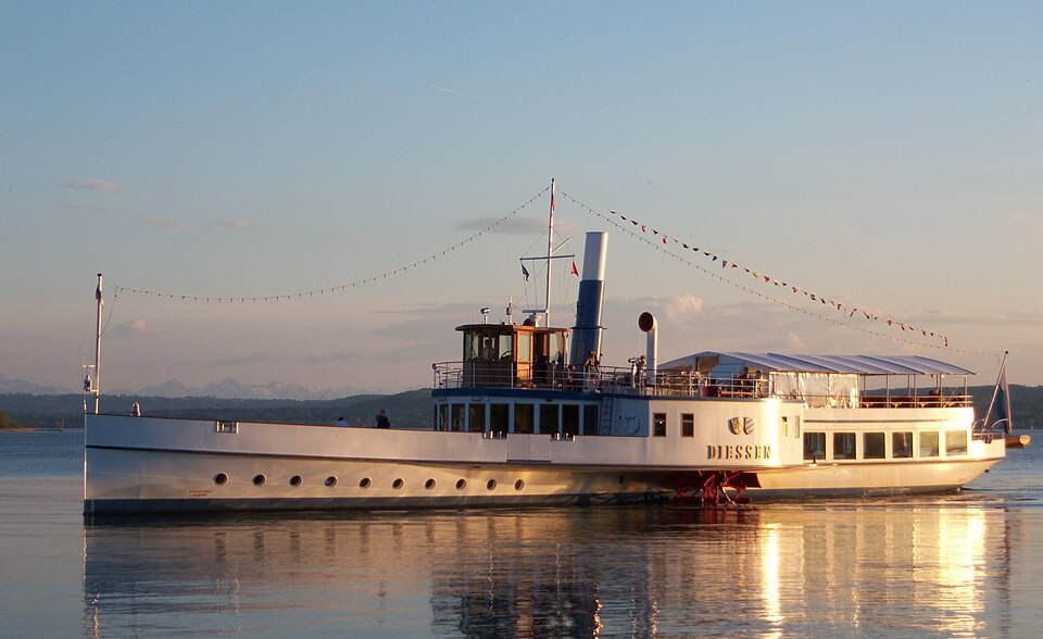 File:Ammersee - Paddleboat Diessen 20080512.jpg