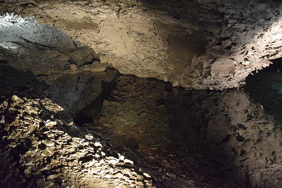 File:Barbarossahöhle (17) Neptunsgrotte.jpg