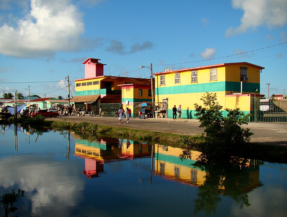 File:Belice-City-Novelos Bus-Terminal.jpg