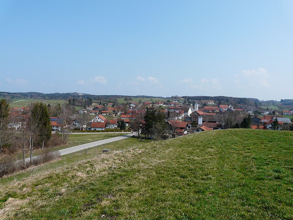 File:Eberfing - Untereberfing v W 01.JPG
