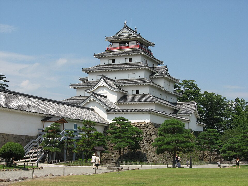 File:Aizuwakamatsu Castle 05.jpg