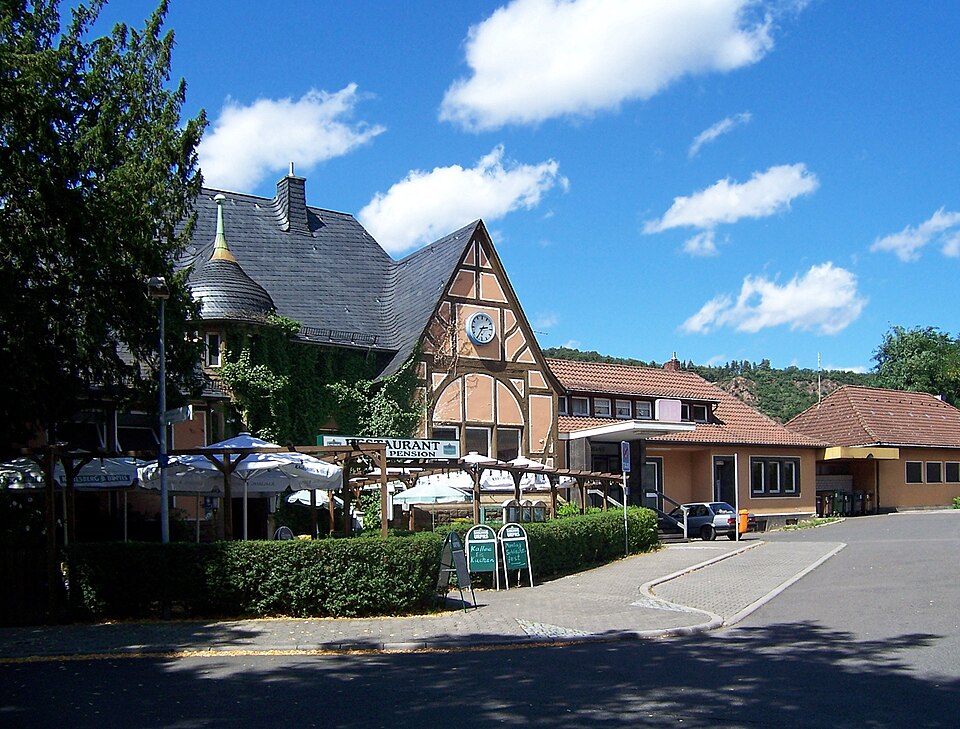 File:Bahnhof Bad Münster.jpg