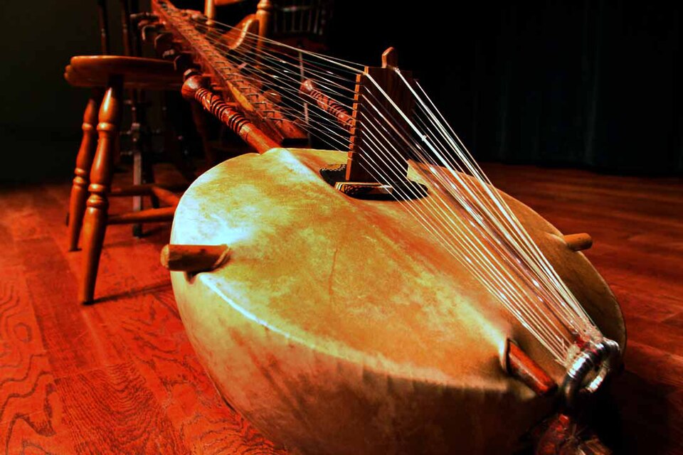 File:Kora (African lute instrument).jpg