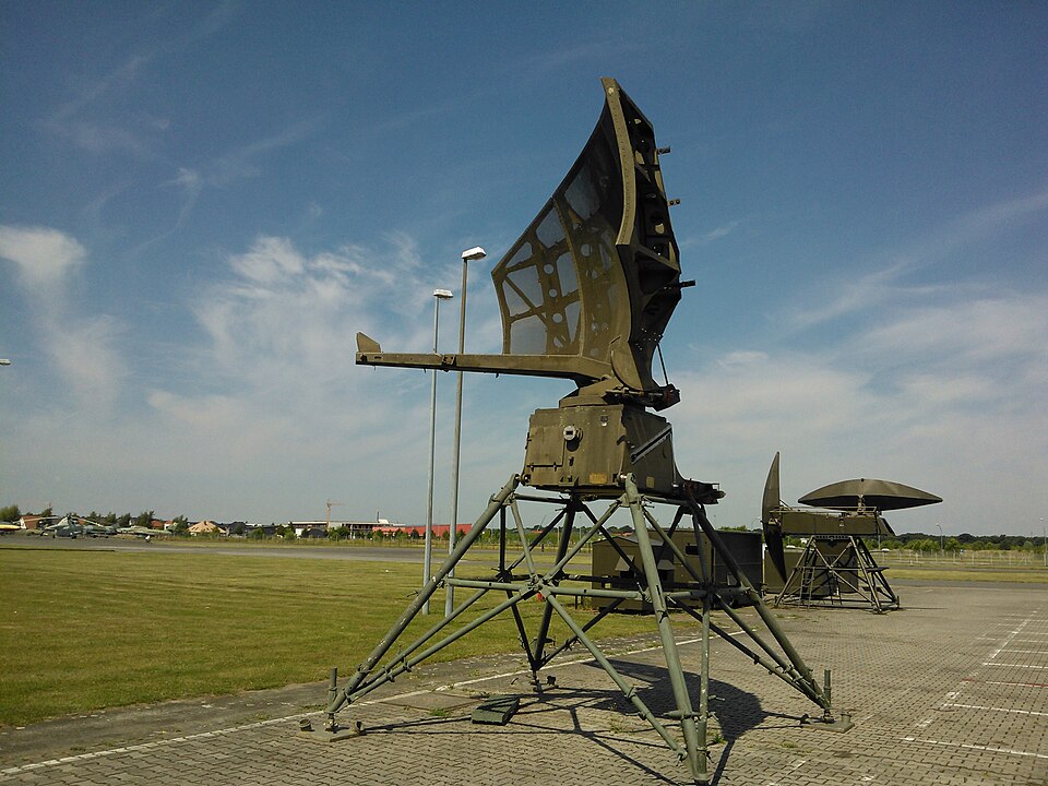 File:Radar Bundeswehr.jpg