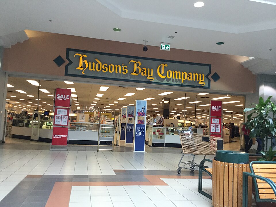 File:The Bay Medicine Hat Mall 2017.jpg