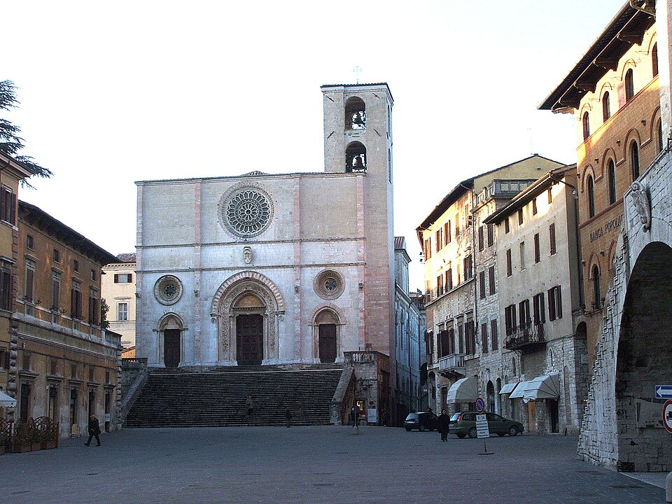 File:Todi-Piazza del Popolo-Duomo.jpg