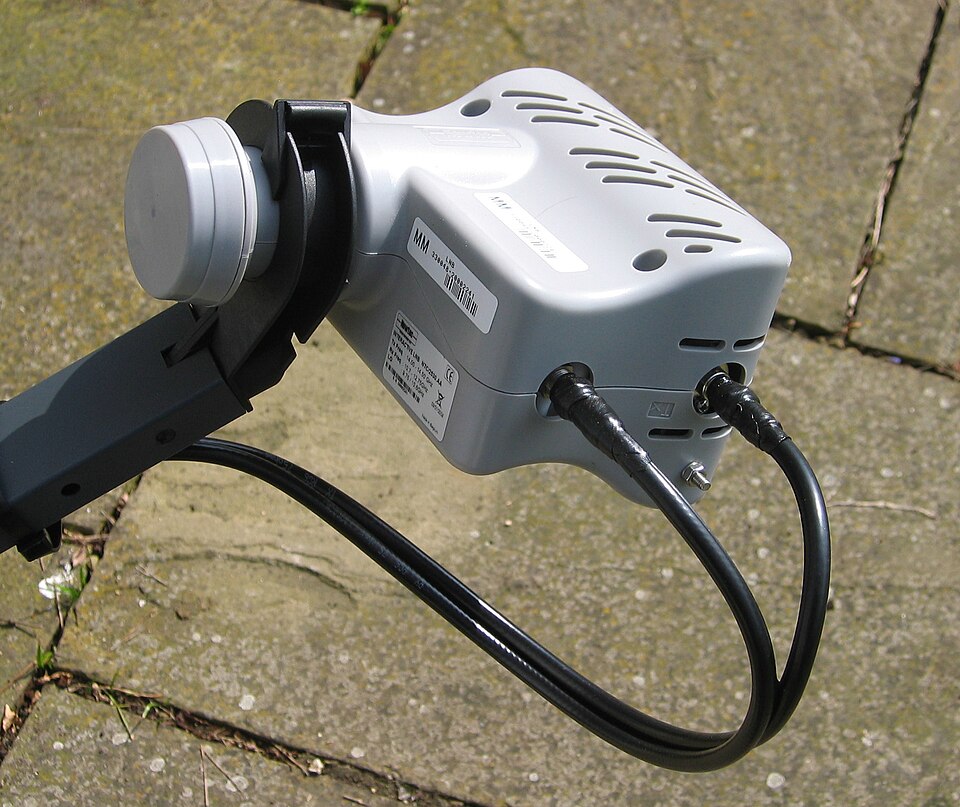 File:ASTRA2Connect LNB.jpg