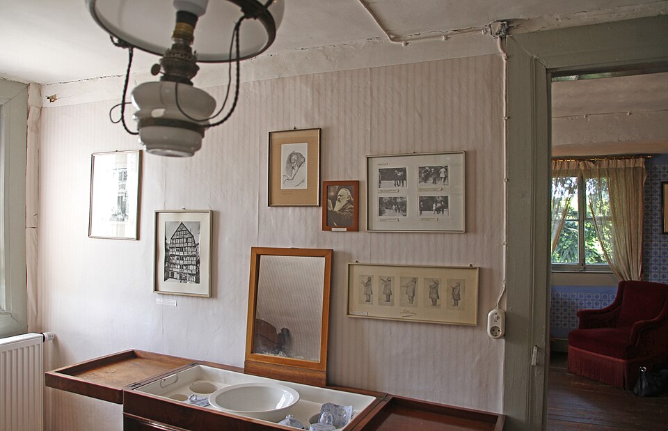 File:Baden-Baden-Brahmshaus-28-Schlafzimmer-2017-gje.jpg