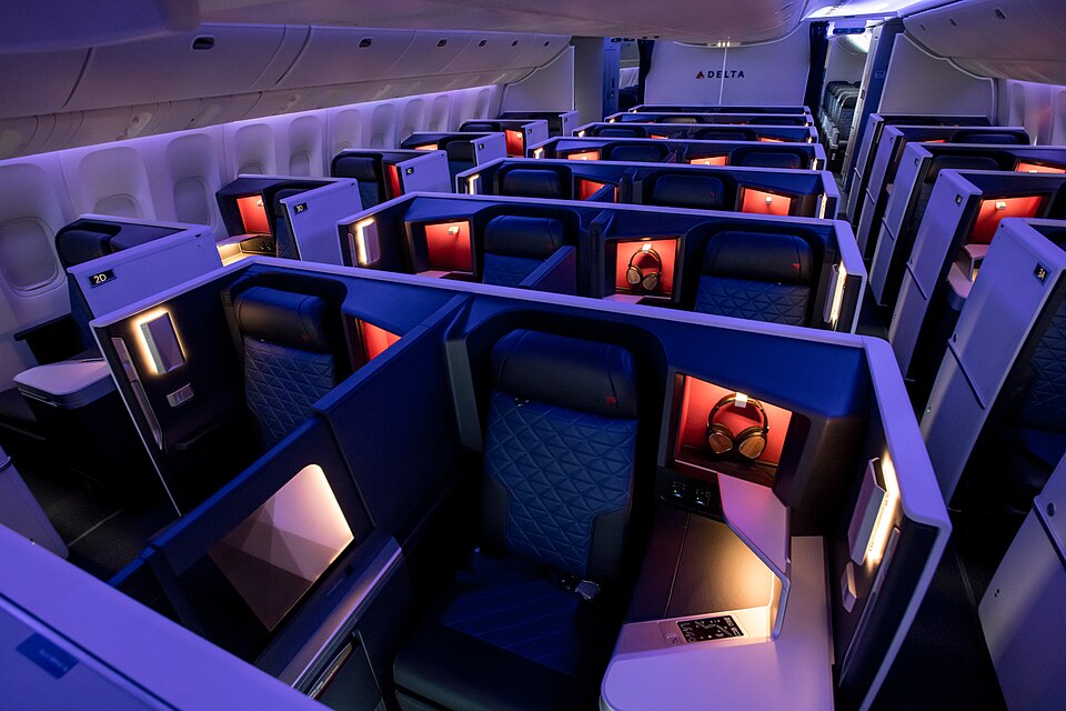 File:Delta One Suites (41341308490).jpg