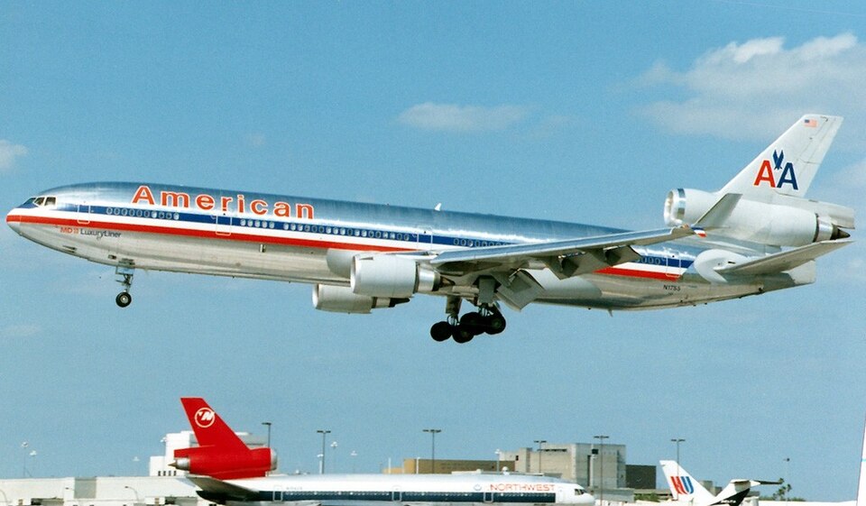 File:McDonnell Douglas MD-11, American Airlines AN0195051.jpg