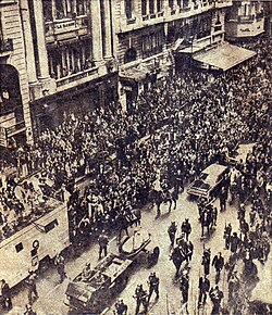 Perón's funeral cortège along the Avenida de Mayo.